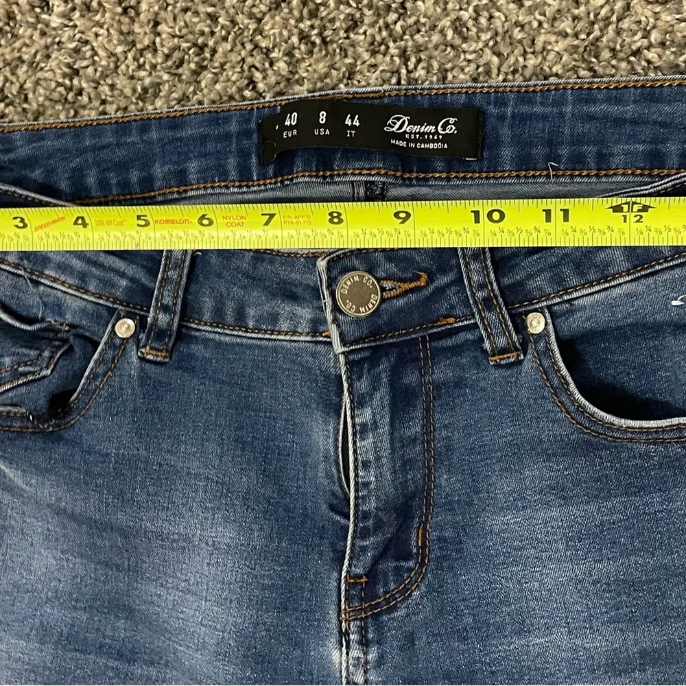 Denim & Co distressed jean with cute cuff size 8 - Picture 3 of 5